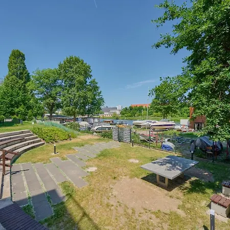 Διαμέρισμα Na Grobli Riverside & Free Garage By Renters Βρότσλαβ